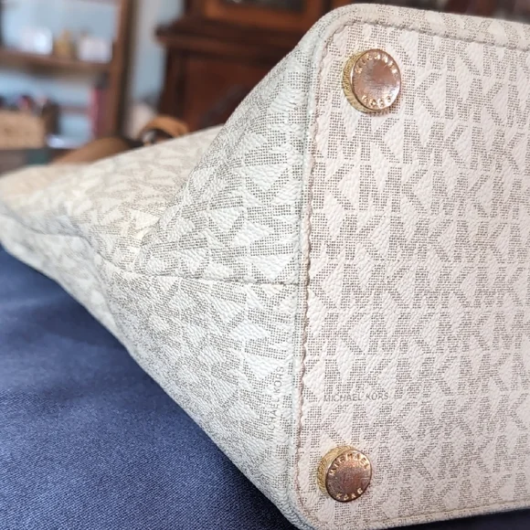Michael Kors Cream and Brown Tote Bag with Signature Charm - Picture 11 of 17